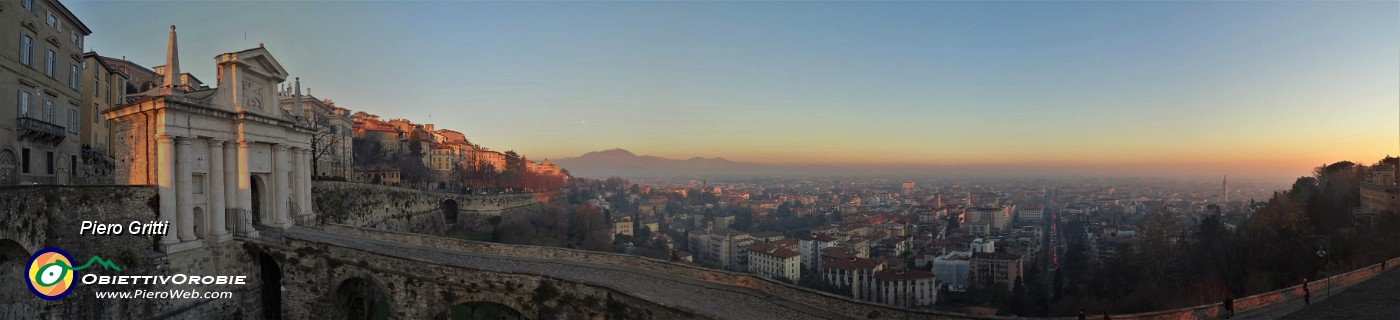 63 Vista panoramica verso Porta San Giacomo ed oltre.jpg